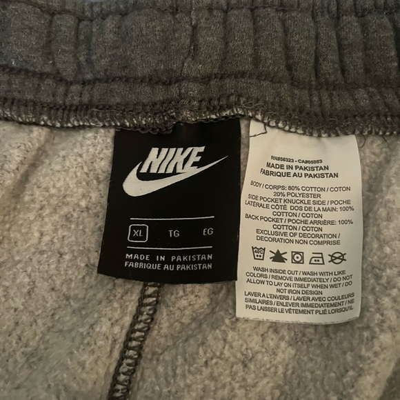 Nike gray sweatshirt material shorts Men’s XL - Picture 2 of 3